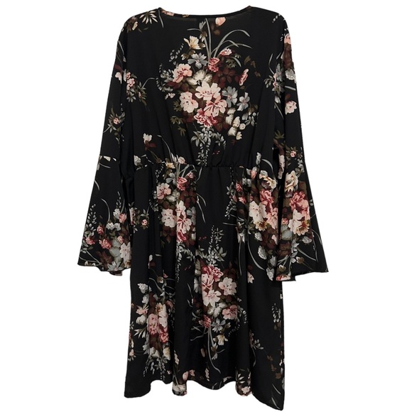 NWOT Black Floral Surplice V-Neck Bell Sleeve Dress 4XL - Picture 8 of 16